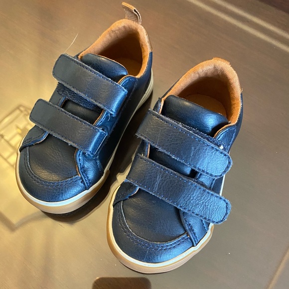 Sold! Toddle shoes size 6 - Picture 3 of 5